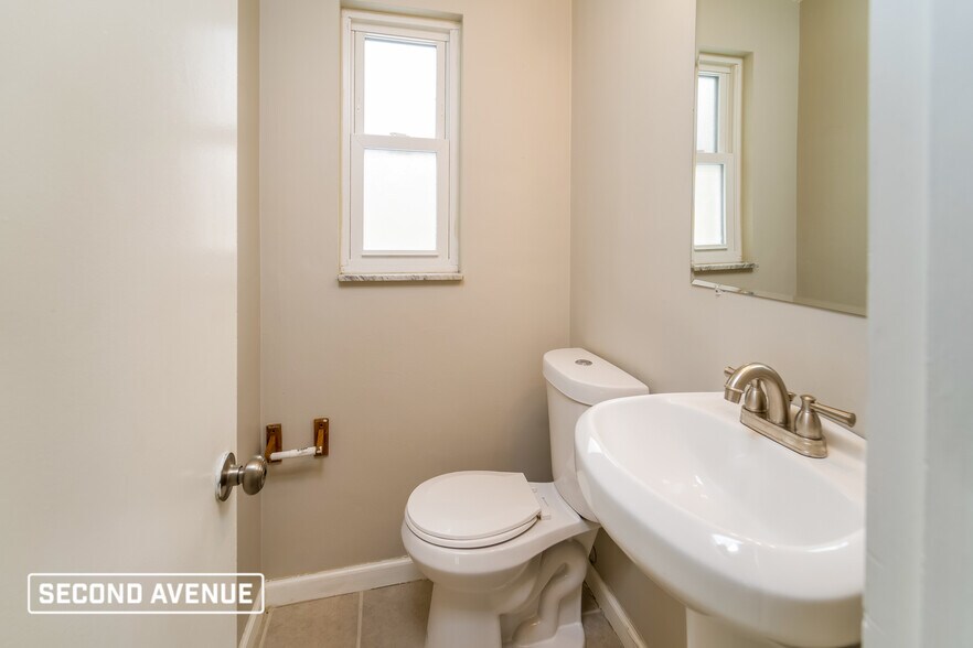 Building Photo - 175 Mahoning Dr