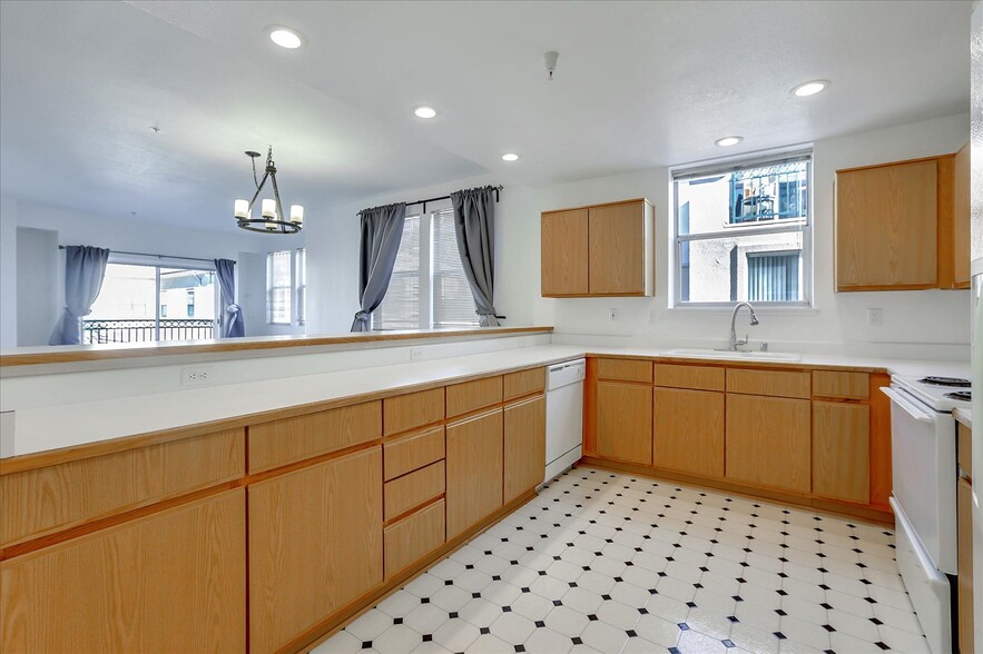 Building Photo - 952 S 11th St