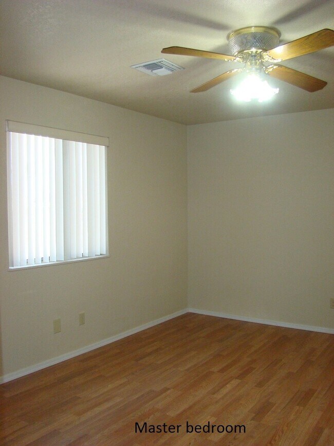 Building Photo - 3444 Bluegrass Dr
