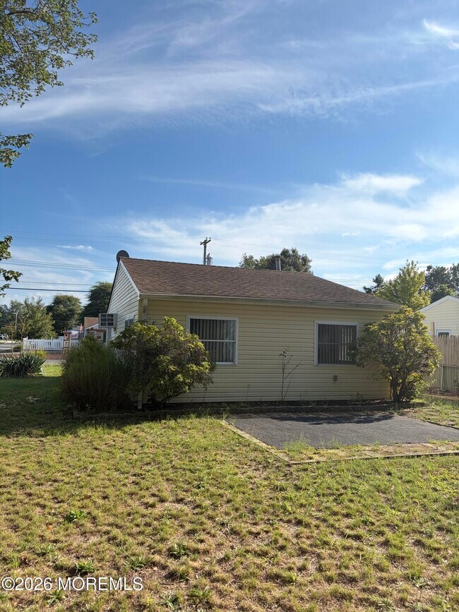 Building Photo - 1020 Inland Rd