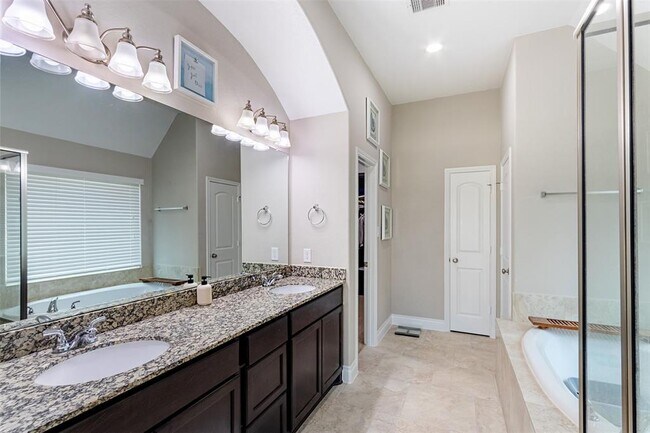 Building Photo - 3034 Hickory Springs Ln