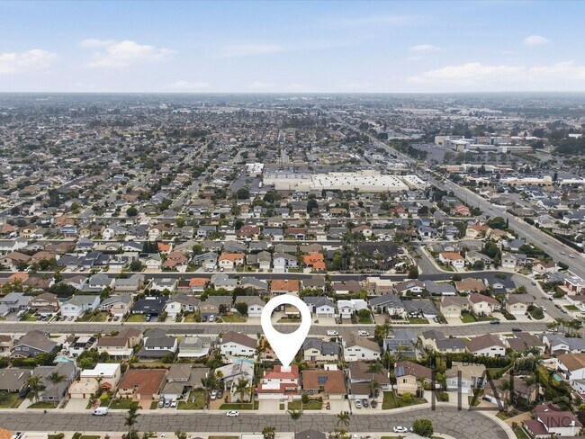 Building Photo - Newly Remodeled Huntington Beach Home with Brand-New AC & Premium Finishes