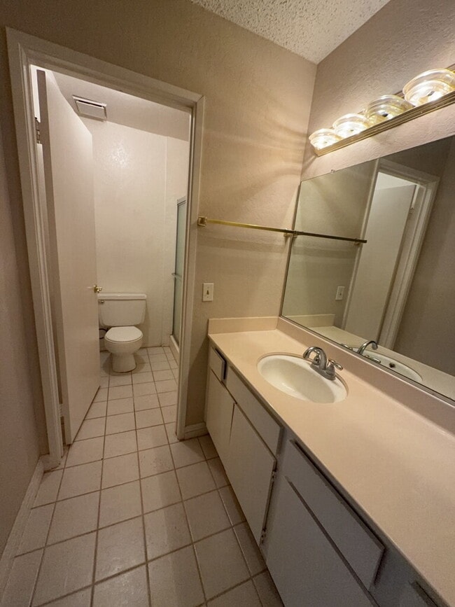 Building Photo - 797 Daffodil Dr