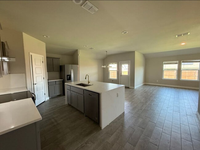 Building Photo - 701 Trinity Pk Trl