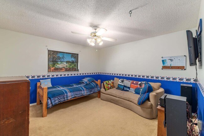 Building Photo - 2341 NW Bay Colony Ct