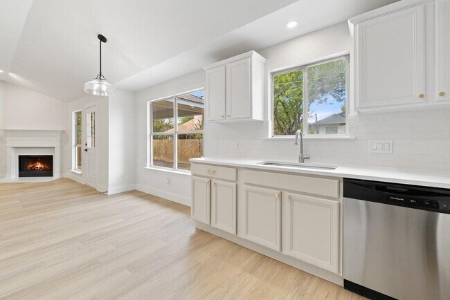 Building Photo - 1006 Cottonbowl Dr