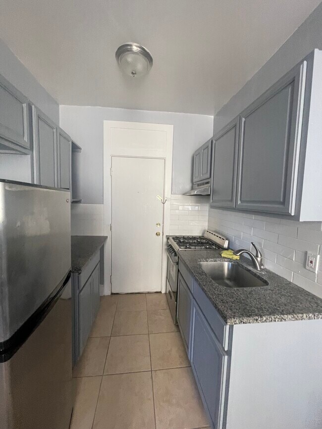 207 S Harrison St 37 - 220 S Harrison St