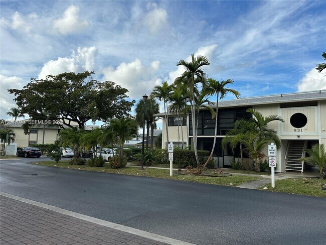 Building Photo - 919 NE 199th St