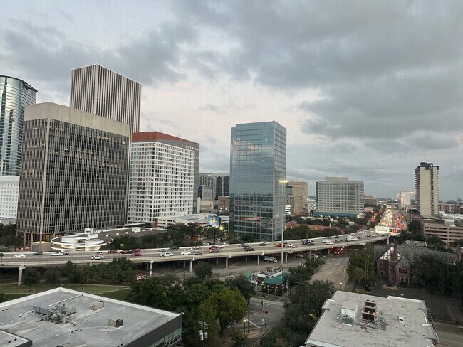 Building Photo - 2000 Bagby St