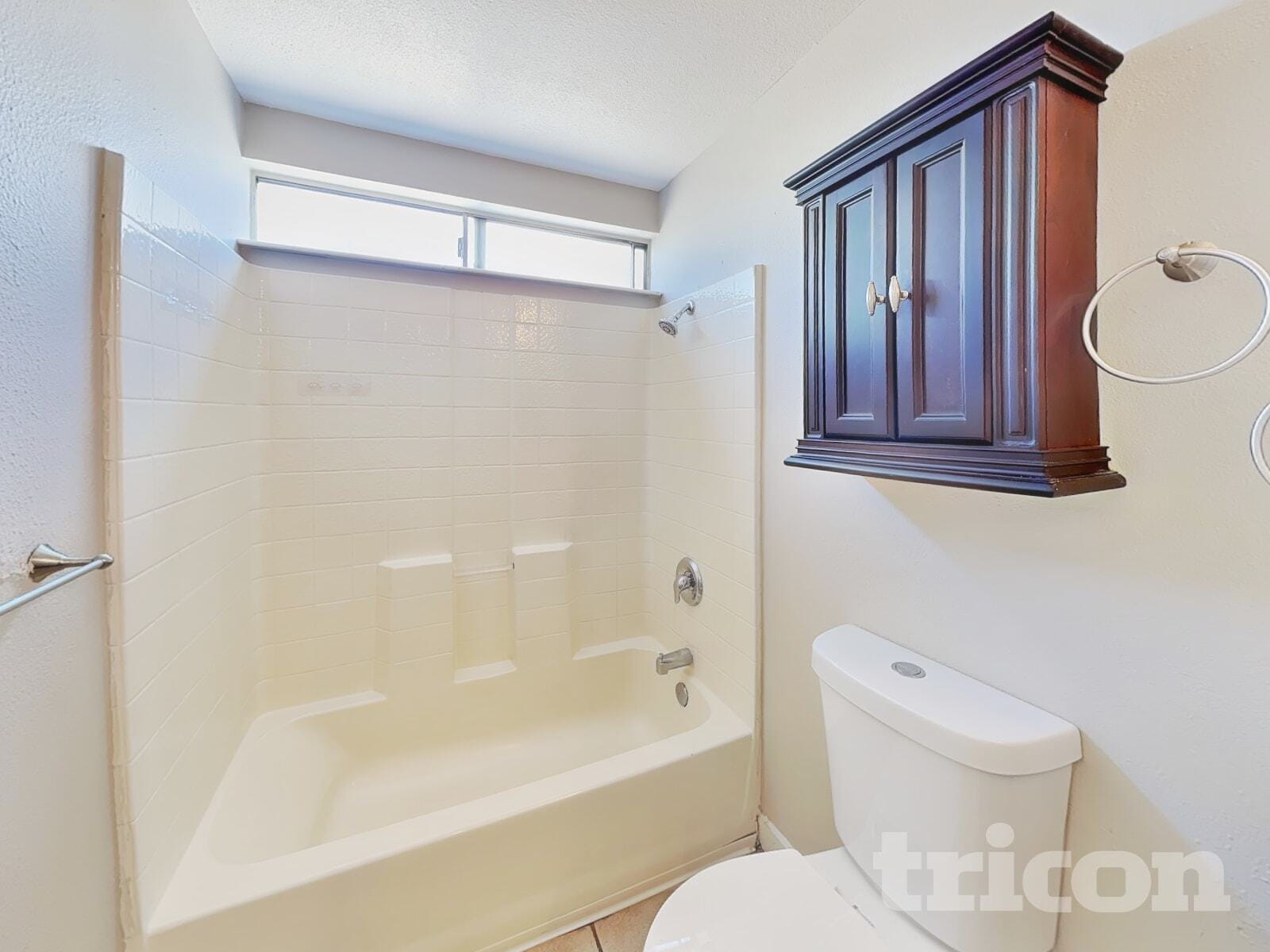 Building Photo - 2255 Howard Dr