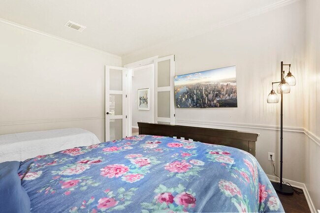 Building Photo - 8615 Discus Dr