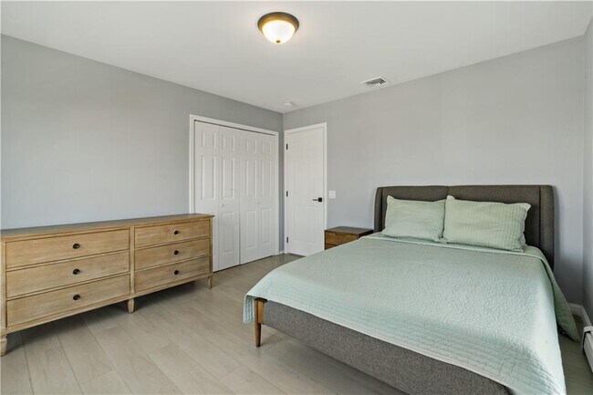 Building Photo - 11 Defelice Rd