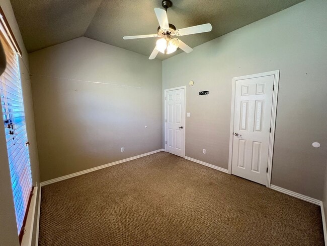 Building Photo - 3 Bed 2 Bath House Right down the road from Northridge Middle School.