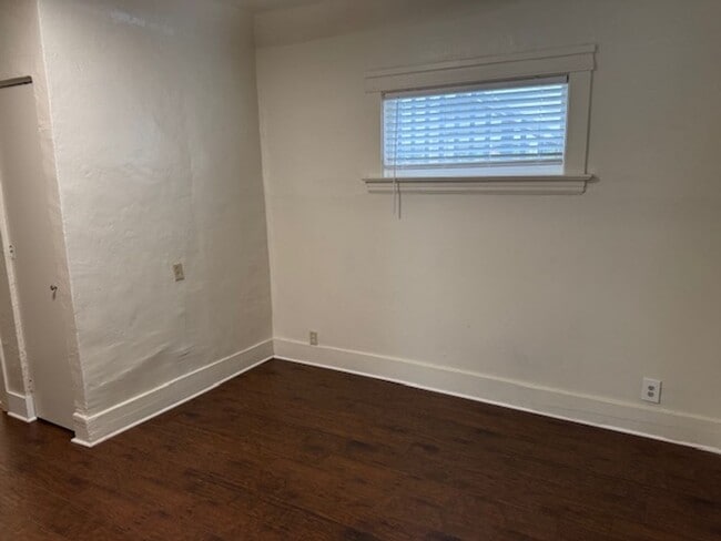 Building Photo - 501 W 8th St