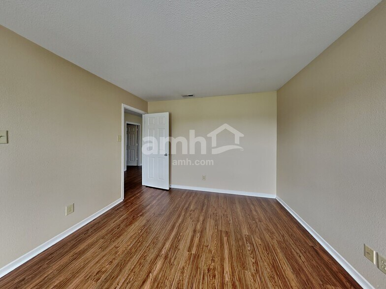 Building Photo - 8243 Retreat Ln