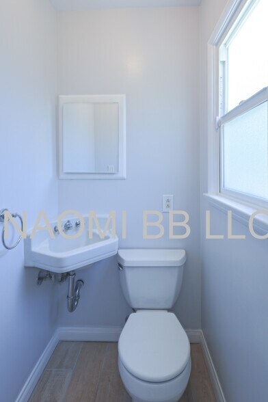 Building Photo - 501 N Naomi St
