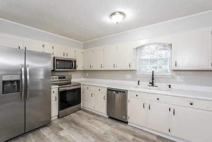 Building Photo - 135 Shawns Way