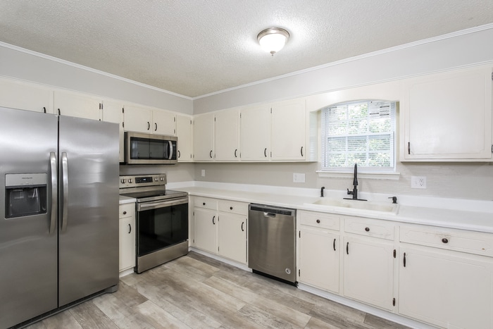 Building Photo - 135 Shawns Way