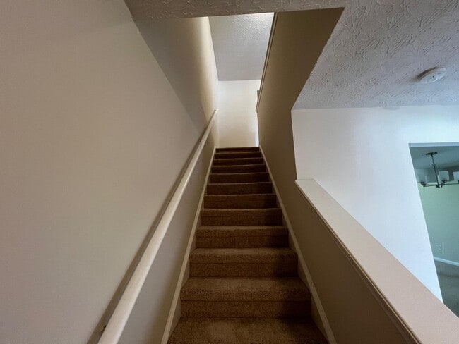 Building Photo - 3153 Kingswood Glen