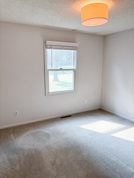 Building Photo - 7021 Bonaire Dr NE