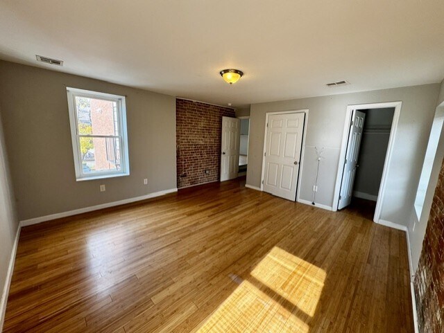 Building Photo - 9 S Clinton St