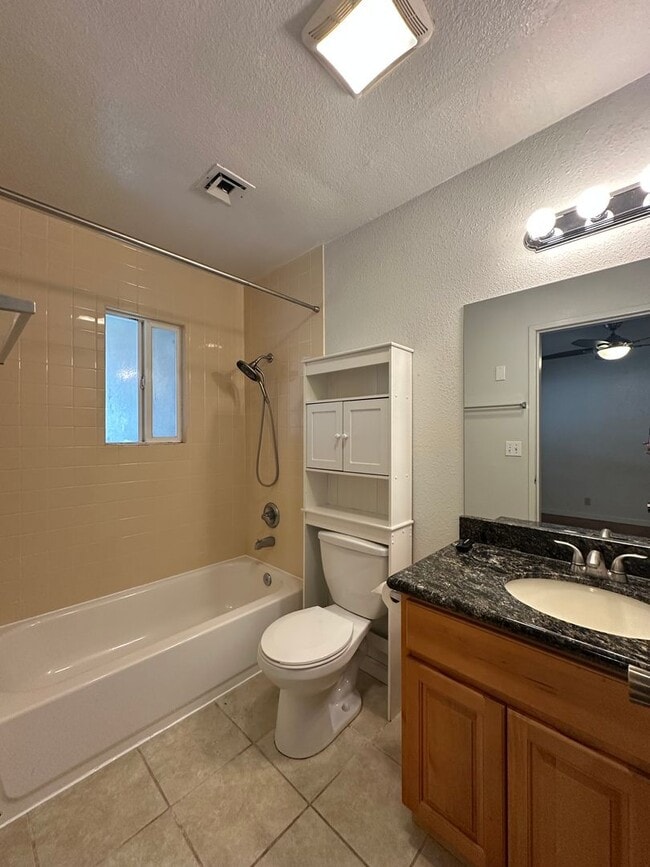 Building Photo - Great Location near McKinley Park!