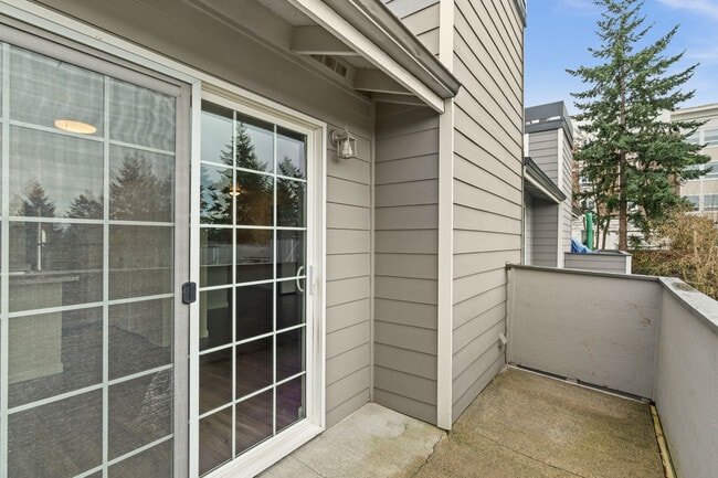 2 Bedroom 2 Bath w/Vaulted Ceilings - Monte Vista Apartments
