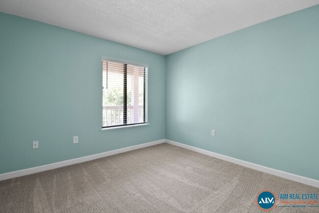 Building Photo - Move-In Ready 2 Bedroom Condo – Steps from...