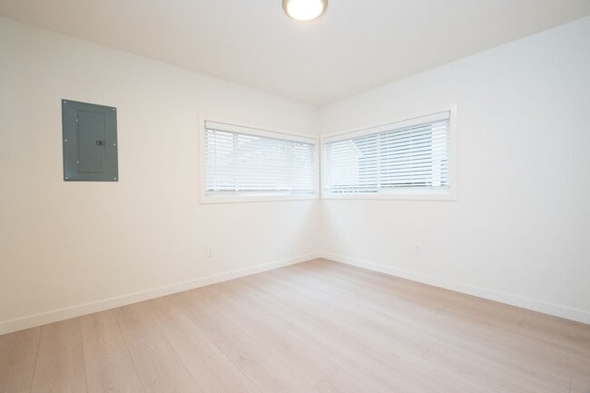 Building Photo - Beautiful 2 Bedroom Irvington Gem, Fully Renovated!