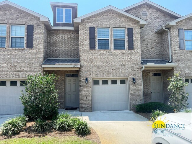 Building Photo - Reserve Pointe Townhome with Community Pool!