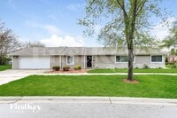 Building Photo - 5141 Oak Center Dr