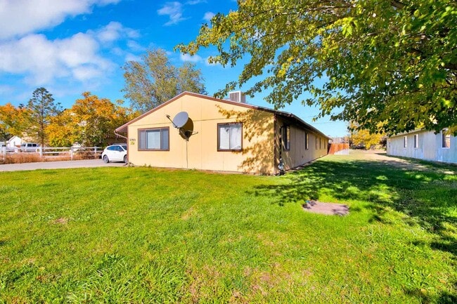 Building Photo - 3290 1/2 Lombardy Lane