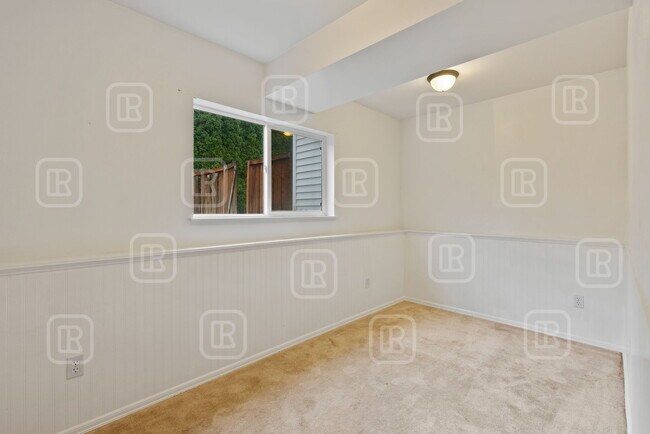 Building Photo - 23713 E Maxwell Ave