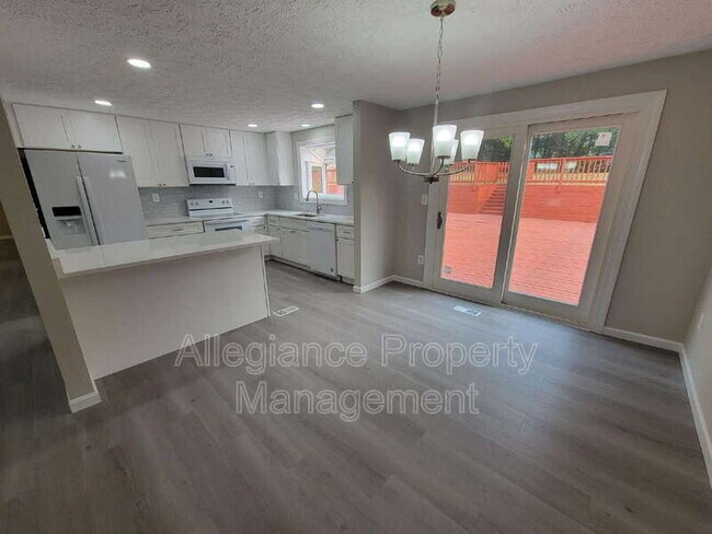 Building Photo - 7598 Springfield Hills Dr