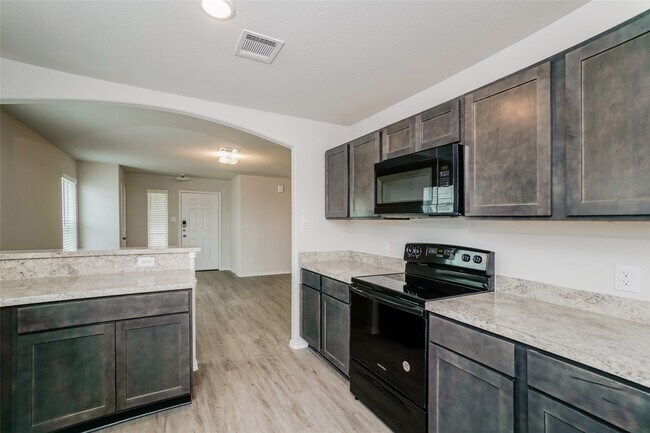Building Photo - 215 Pronghorn Dr