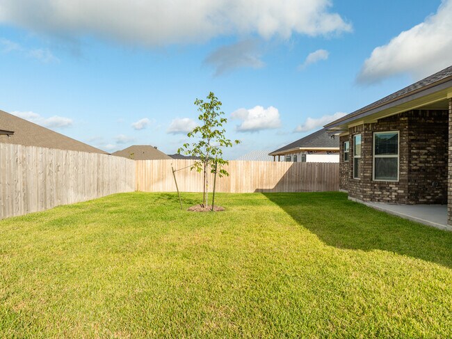 Building Photo - 602 Dred Roger Circle