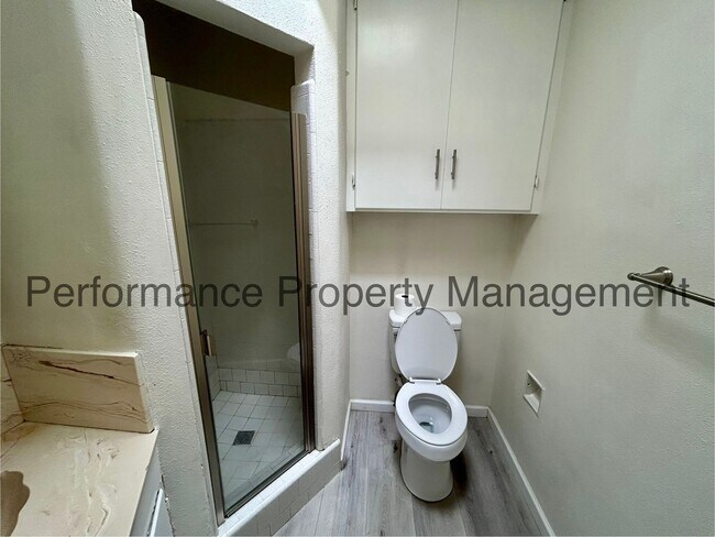 Building Photo - Charming 3 Bed/2 Bath NE Bakersfield Home w/ RBP & $0 Deposit Option