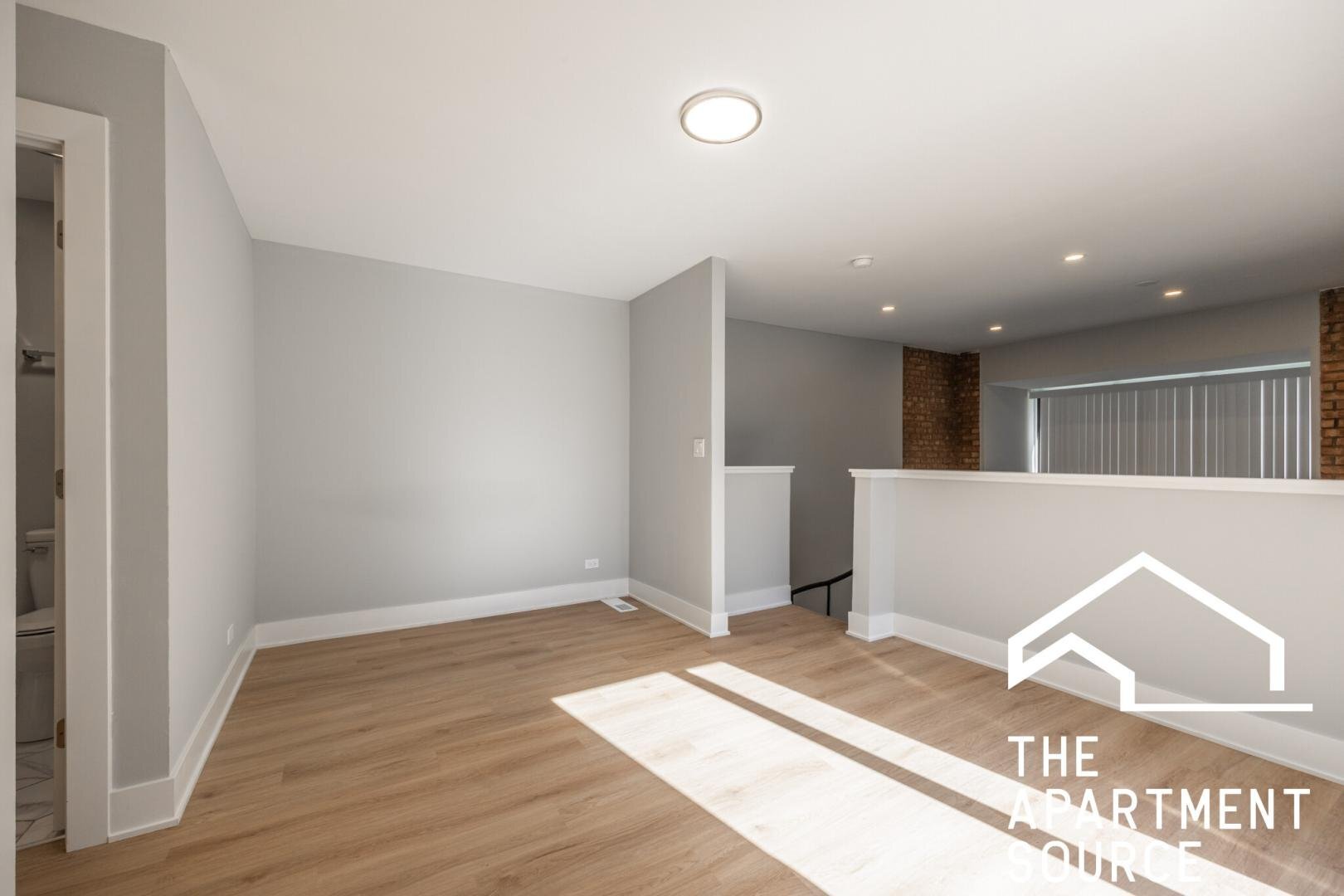 Building Photo - 1220 N La Salle Dr