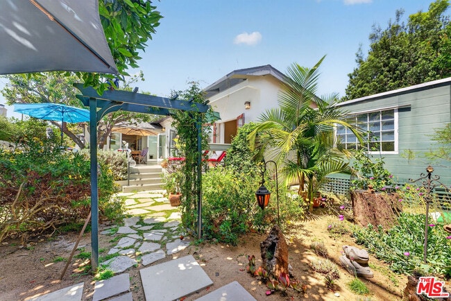 Building Photo - 2746 Stoner Ave
