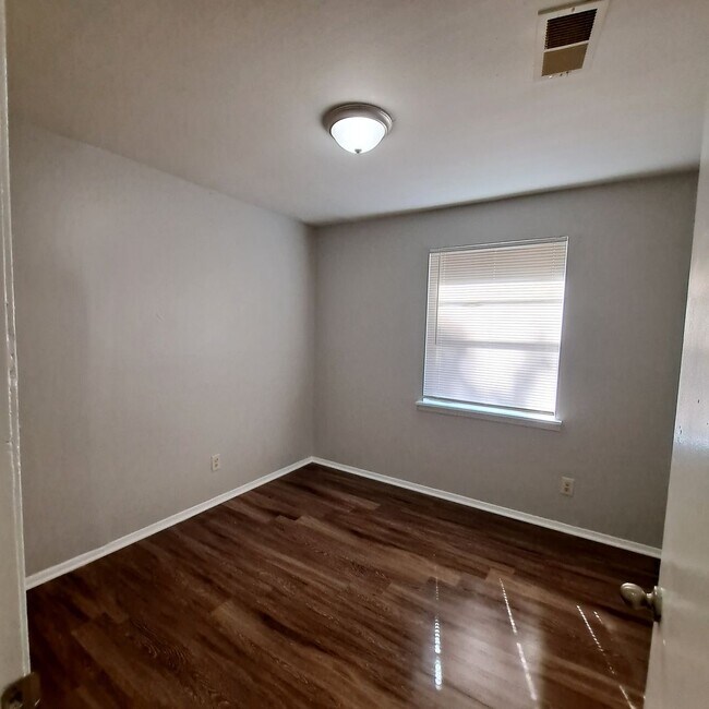 Building Photo - Welcome to 2655 Whitman!