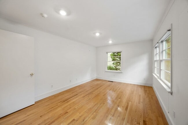Building Photo - 140 Paulson Rd
