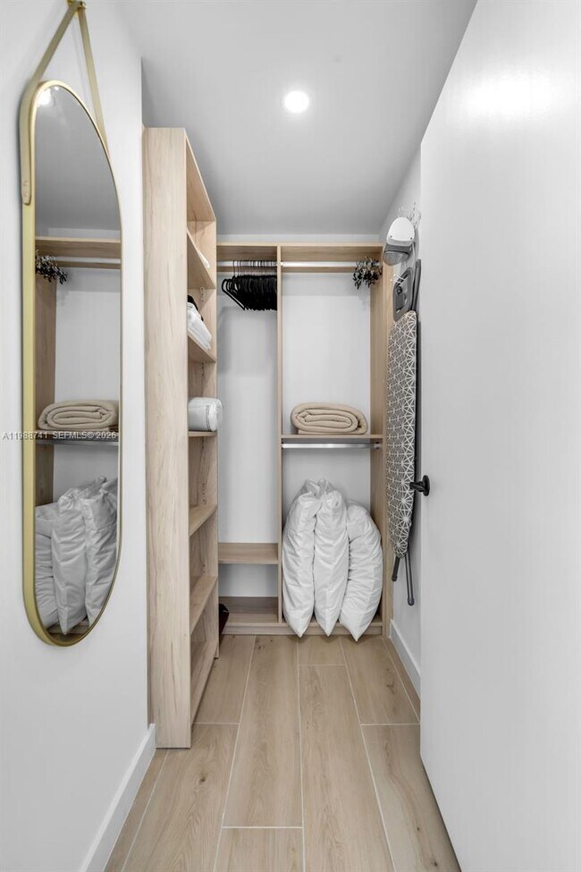 Building Photo - 225 N Miami Ave