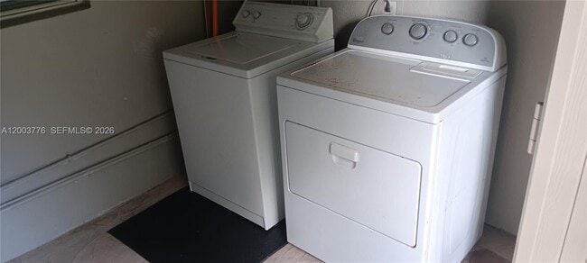 Building Photo - 1600 SW 14th St