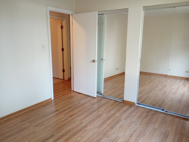Building Photo - 826 Knottingham Dr