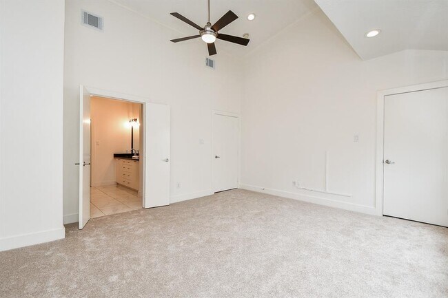 Building Photo - 4702 Austin St