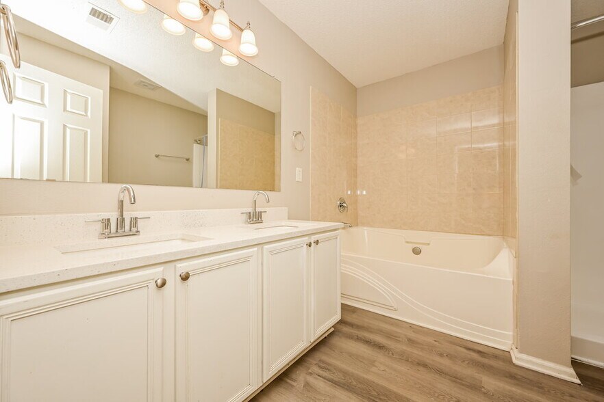 Building Photo - 2009 Farm Hill Ct