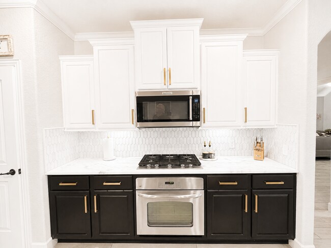 Building Photo - STUNNING LUXURY HOME  |  OPEN-CONCEPT  |  OFFICE & GAME ROOM  |  GREEN BELT  |  ALAMO RANCH  |  E...