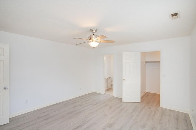 Building Photo - 517 Longleaf Ct