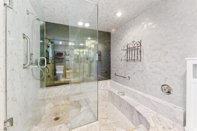 Building Photo - 3015 N Palm Aire Dr