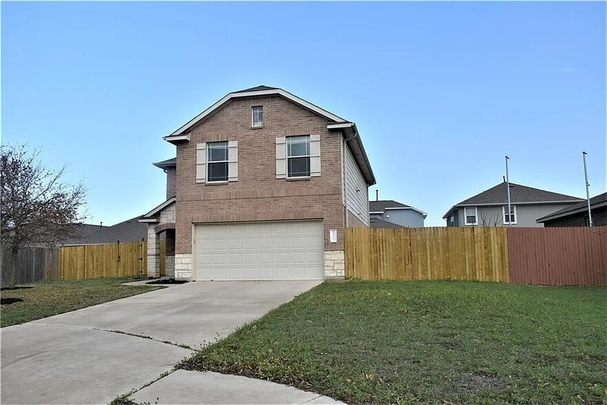 Building Photo - 1011 Ranchero Rd